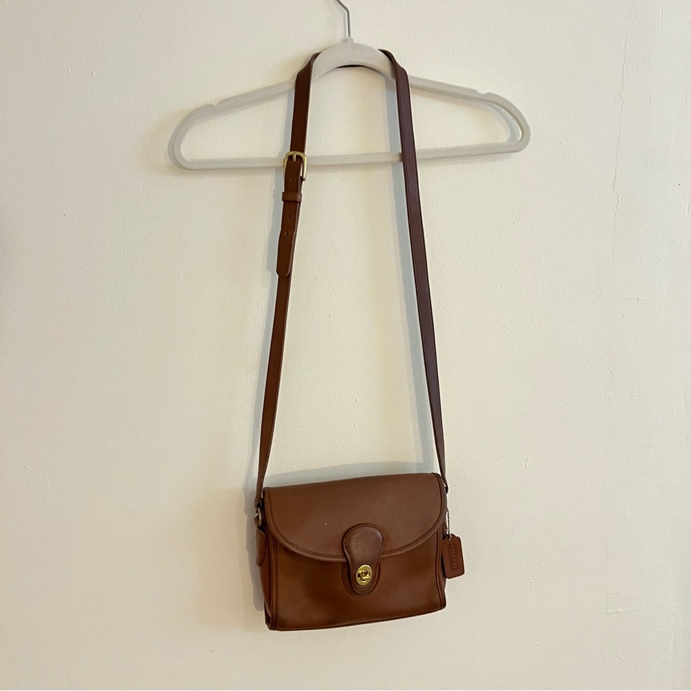 Vintage Coach Devon Tan Leather Crossbody Bag 9908 - Picture 2 of 9
